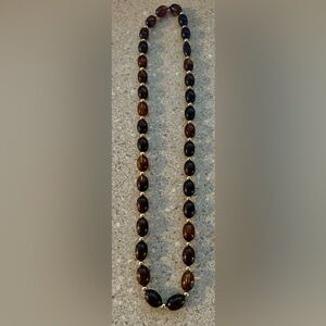 Beautiful agate stone necklace. Not sure what gemstone it is.